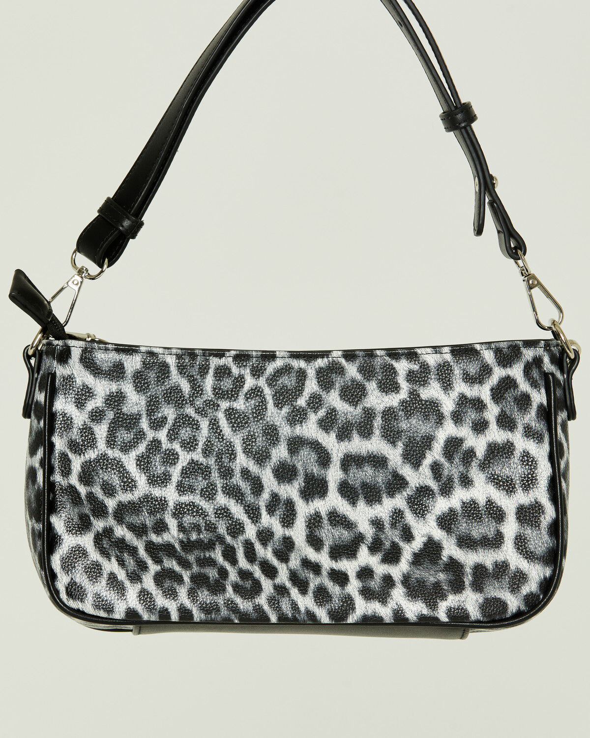 Product Name:  Wrangler Women's Boot Barn Exclusive Leopard Print Shoulder Bag with Chain