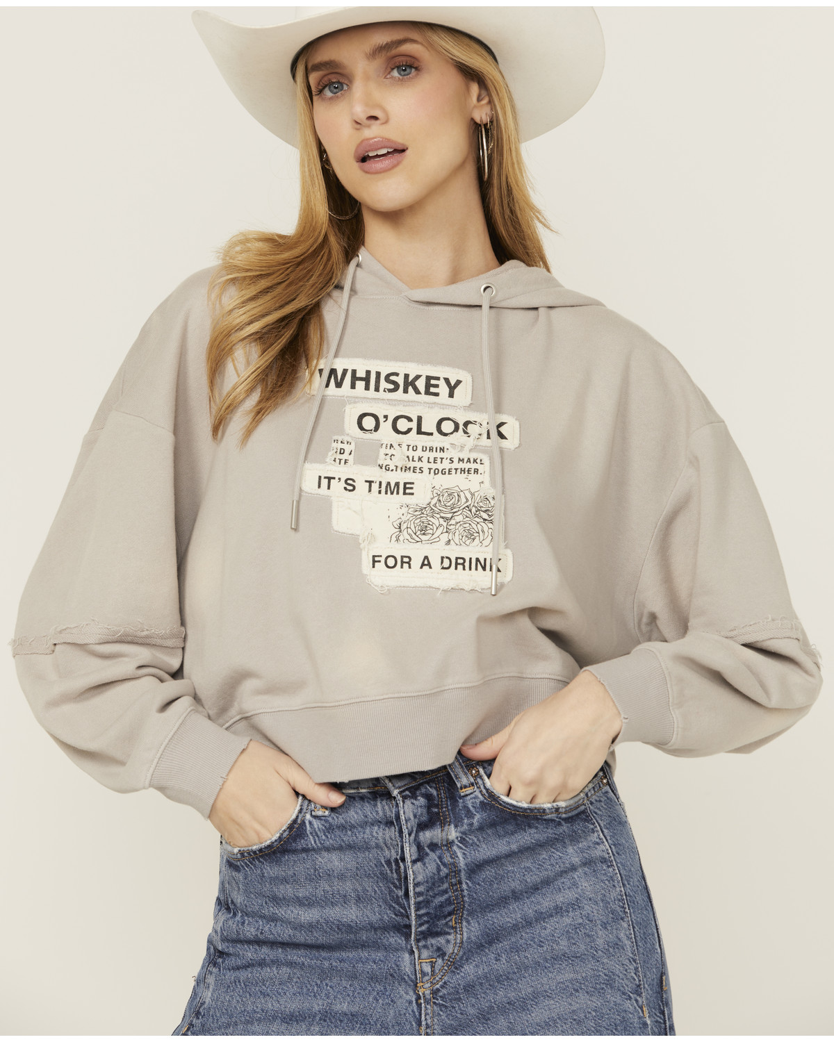 Cleo + Wolf Women's Whiskey O' Clock Graphic Cropped Hoodie
