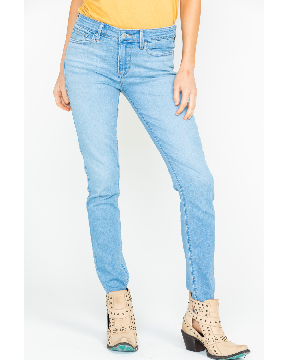 light blue levi women's jeans