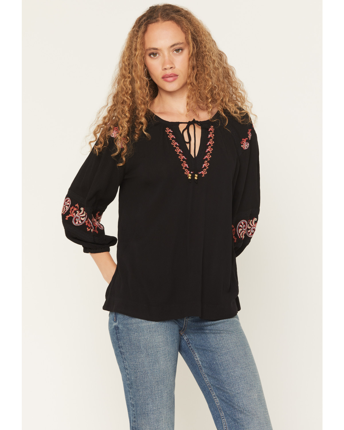 Shyanne Women's Gulch 3/4 Sleeve Embroidered Peasant Top