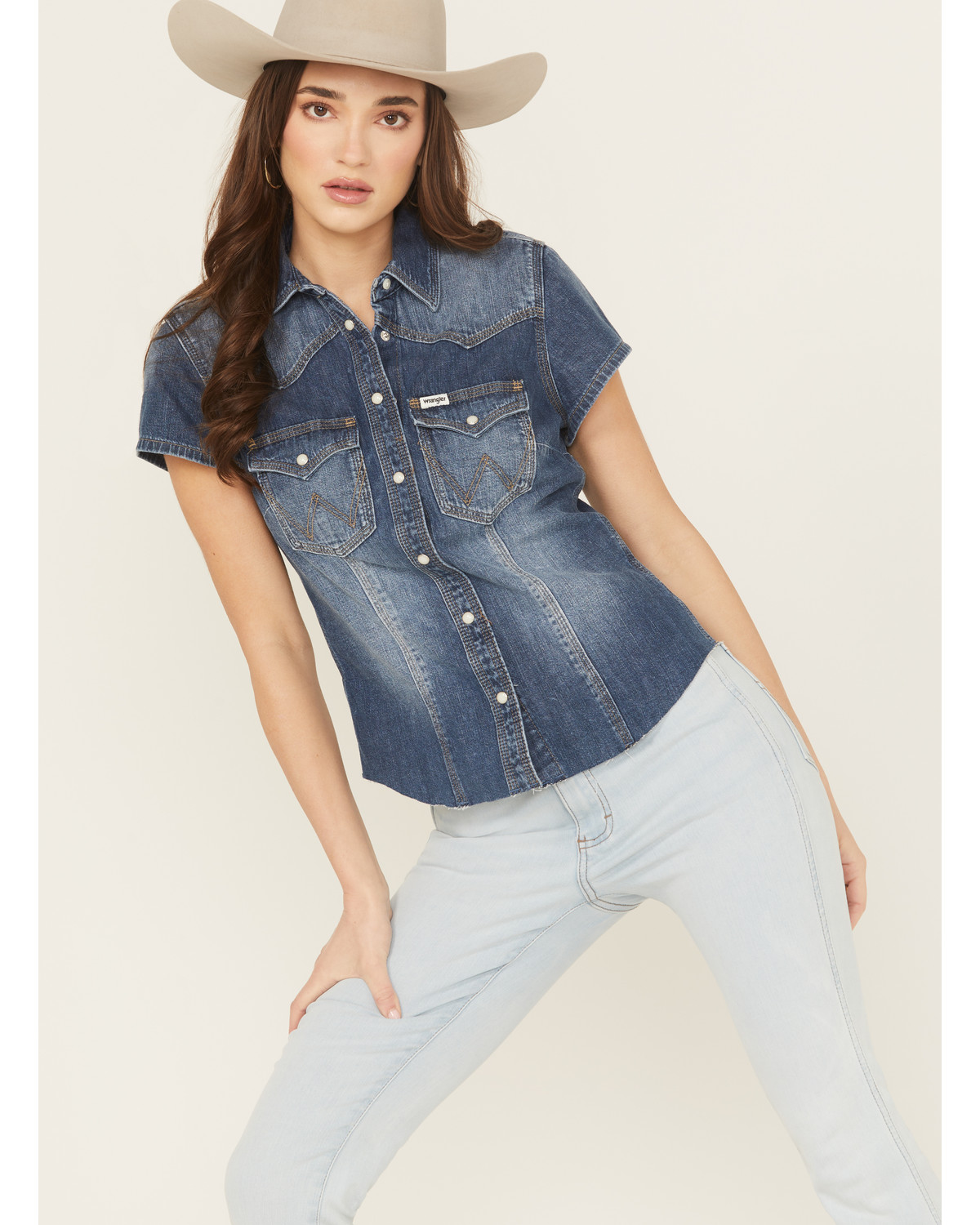 Wrangler Women's Modern Denim Short Sleeve Snap Shrunken Western Shirt