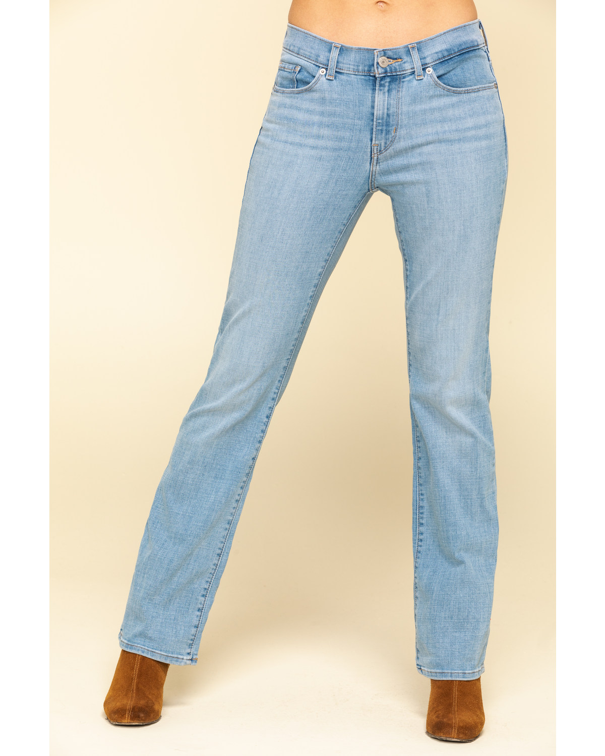 high waisted light wash levi jeans